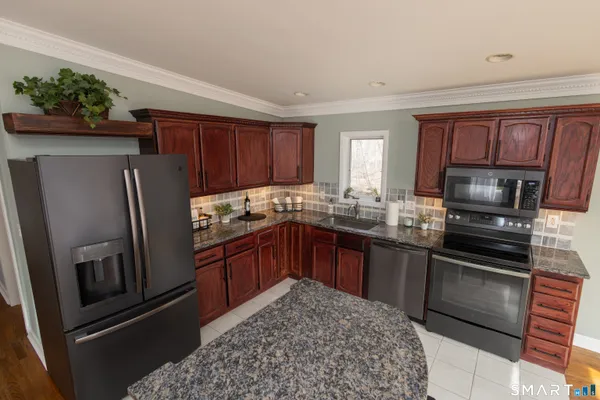 $389,900 | 150 Poplar Drive, Cheshire, CT 06410