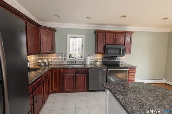 $389,900 | 150 Poplar Drive, Cheshire, CT 06410