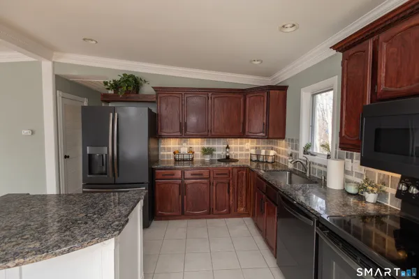 $389,900 | 150 Poplar Drive, Cheshire, CT 06410