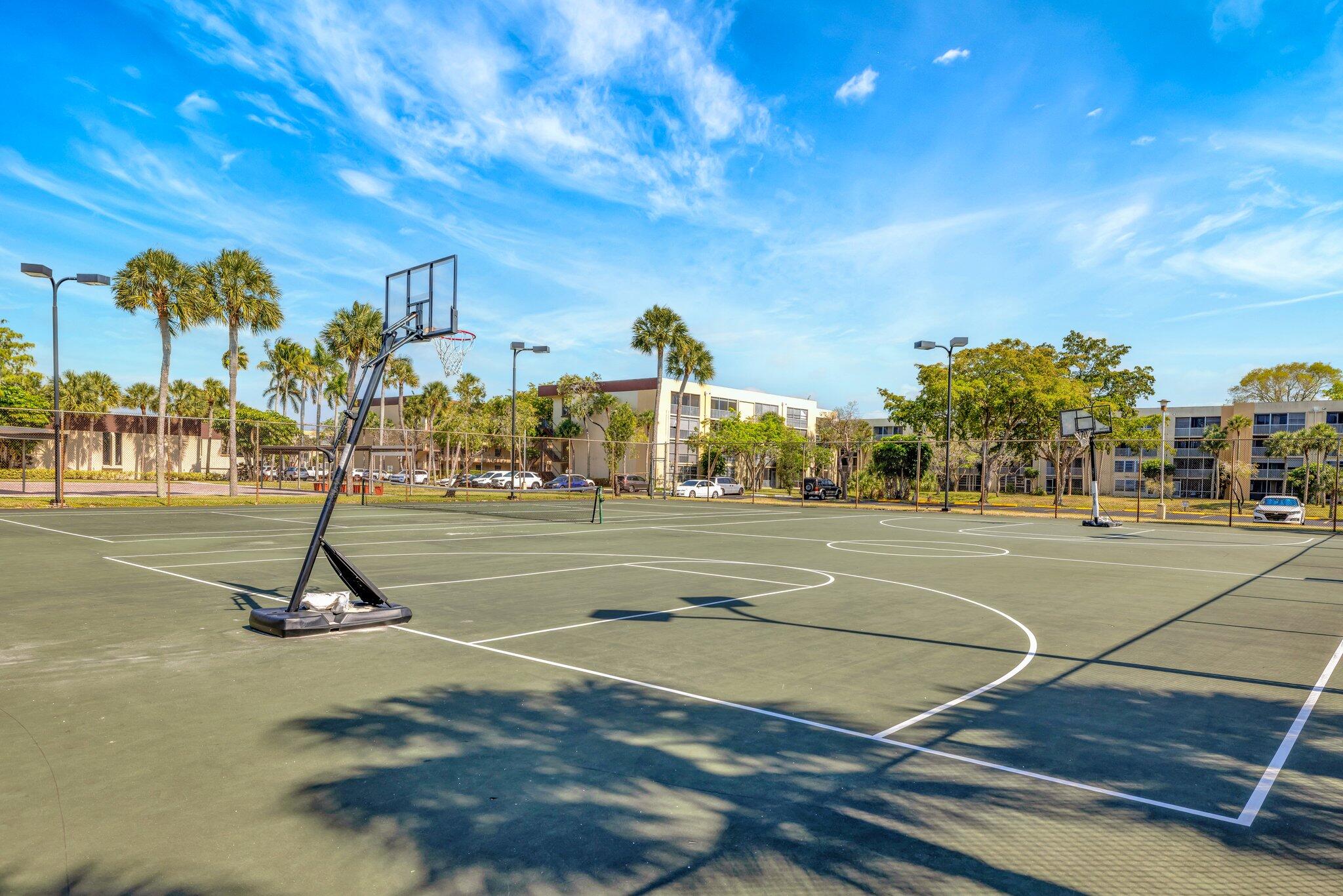 3301 Northwest 47th Terrace, Unit 410 Lauderdale Lakes, FL 33319 - Photo 31 of 58 a view of a basketball court