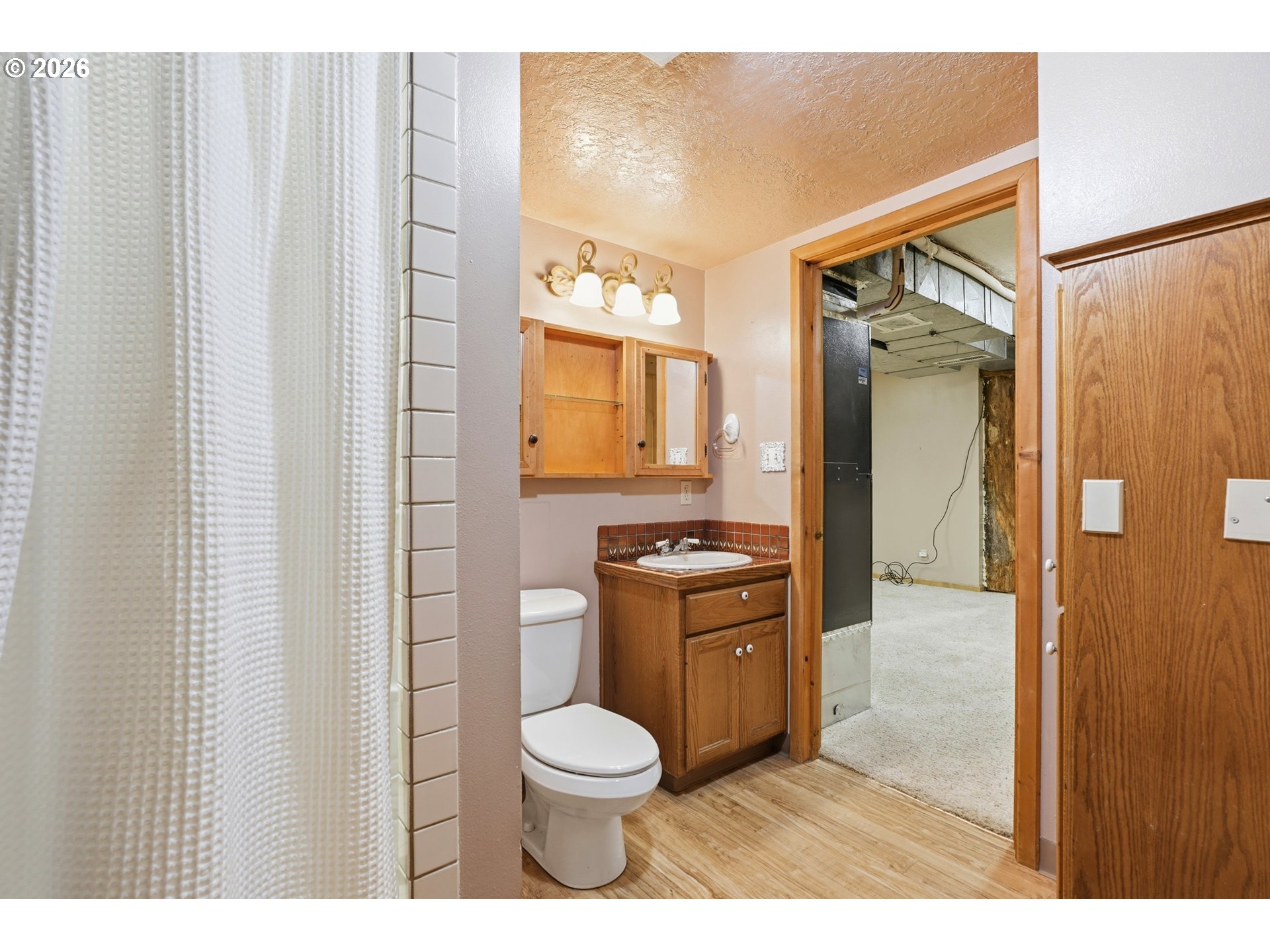 29870 South Dhooghe Road Colton, OR 97017 - Photo 28 of 48 a bathroom with a toilet a sink and a mirror
