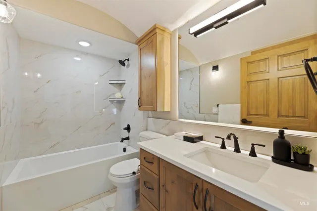 $775,000 | 79 East Aikens Road, Unit 203, Eagle, ID 83616