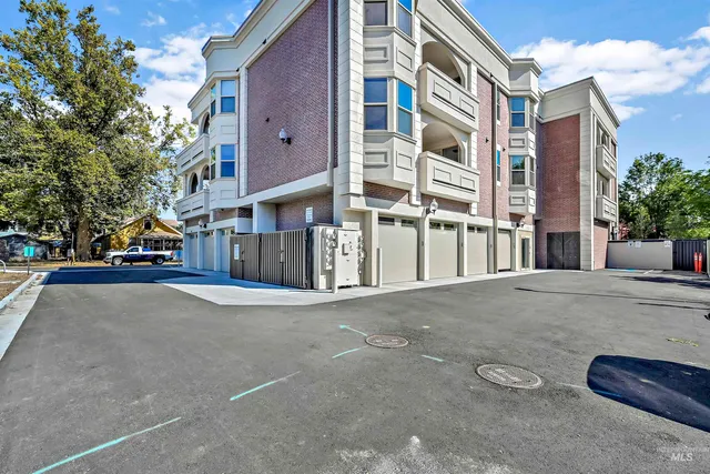 $775,000 | 79 East Aikens Road, Unit 203, Eagle, ID 83616