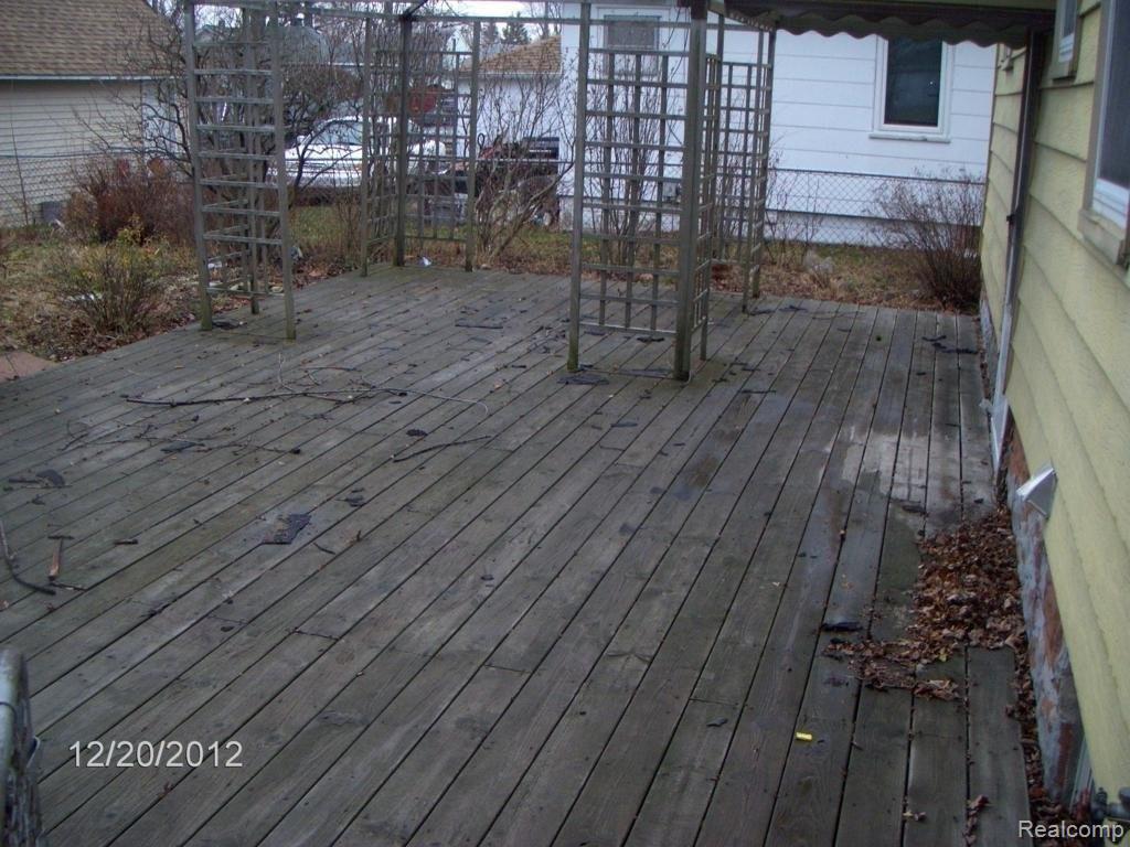 1806 Riverside Drive Port Huron, MI 48060 - Photo 2 of 12 rear