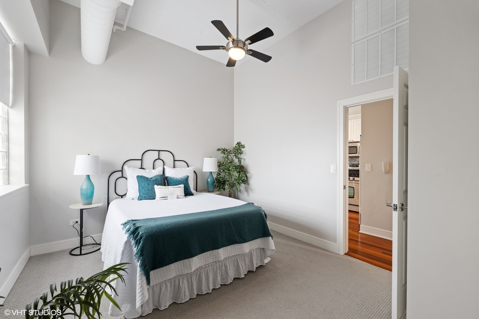 950 West Monroe Street, Unit 901 Chicago, IL 60607 - Photo 11 of 25