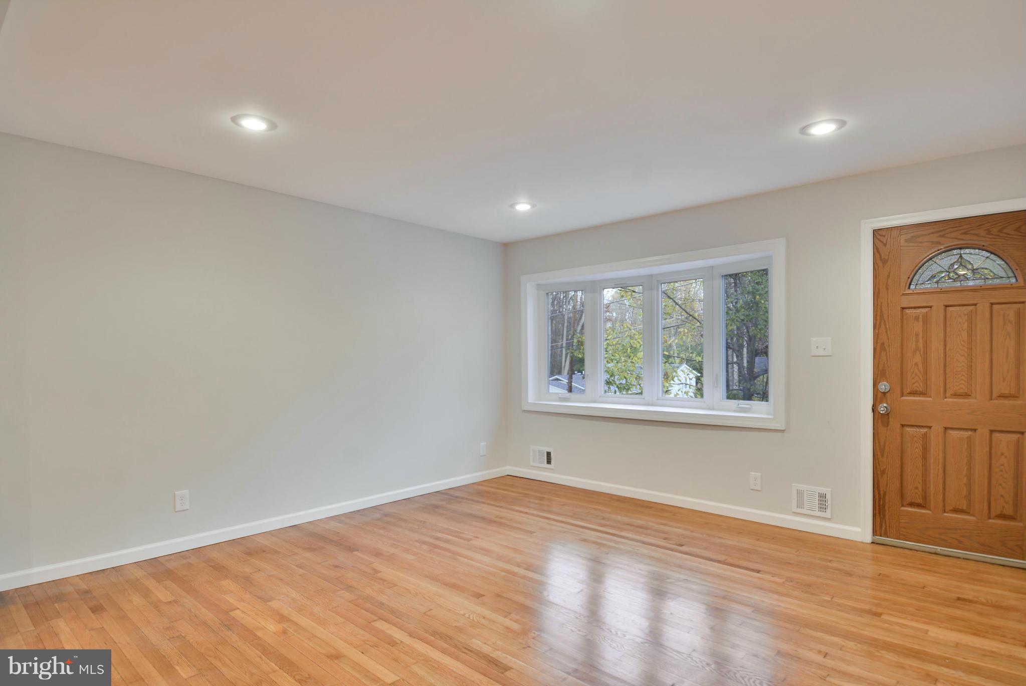 12810 Maple Street Silver Spring, MD 20904 - Photo 3 of 24 Living Room