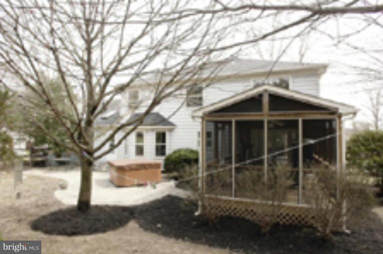 21014 Blunt Road Germantown, MD 20876 - Photo 30 of 30 Patio & Screened-in Porch!