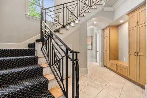 $4,200,000 | 835 Echo Lane, Hedwig Village, TX 77024