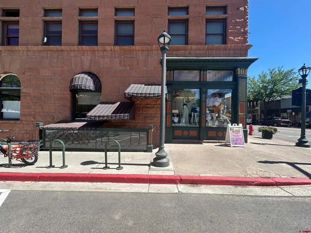 a view of entryway of house