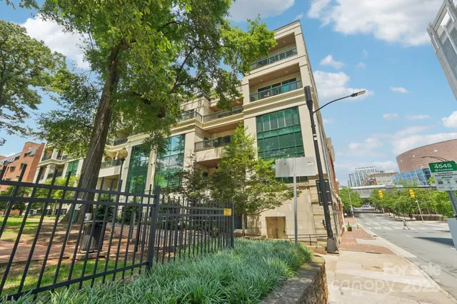 $1,690,000 | 229 North Church Street, Unit 401, Charlotte, NC 28202