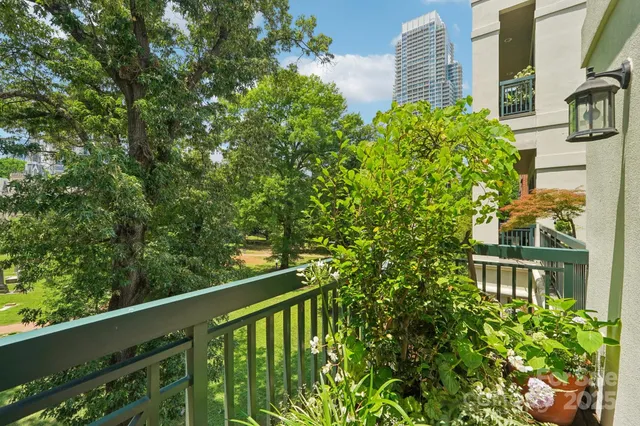 $1,690,000 | 229 North Church Street, Unit 401, Charlotte, NC 28202