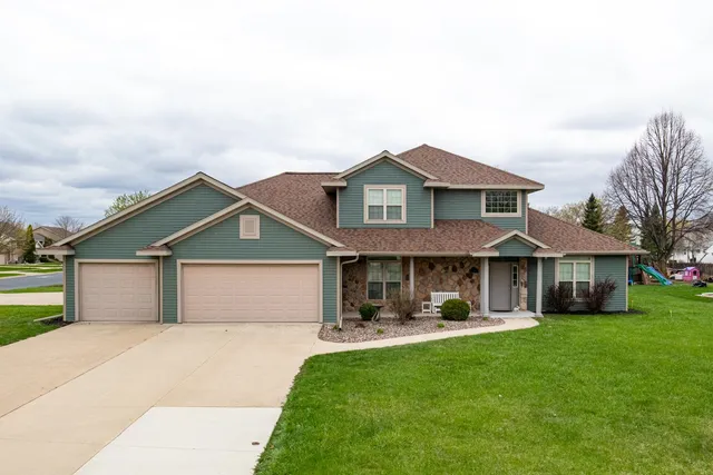 $419,999 | 141 Cavil Way, De Pere, WI 54115