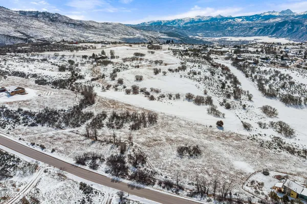 a view of a dry yard