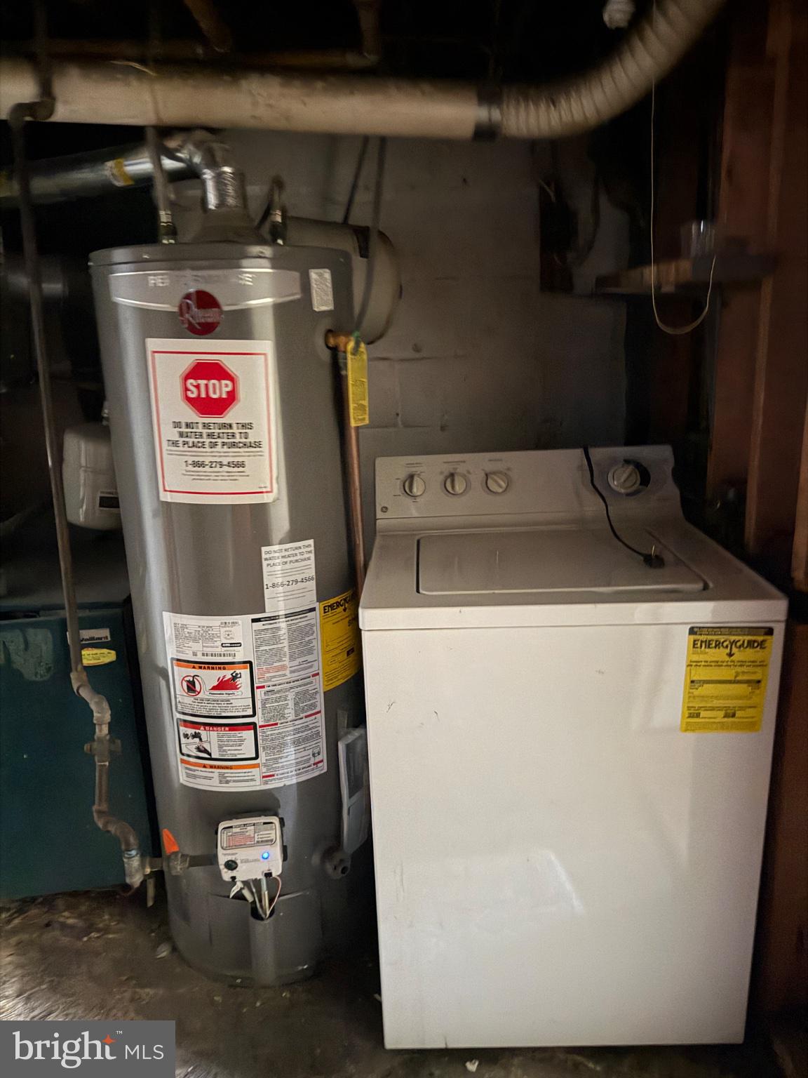 230 West Meadow Road Baltimore, MD 21225 - Photo 20 of 29 Rear basement with washer/dryer