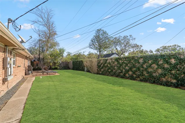 a view of a backyard of the house