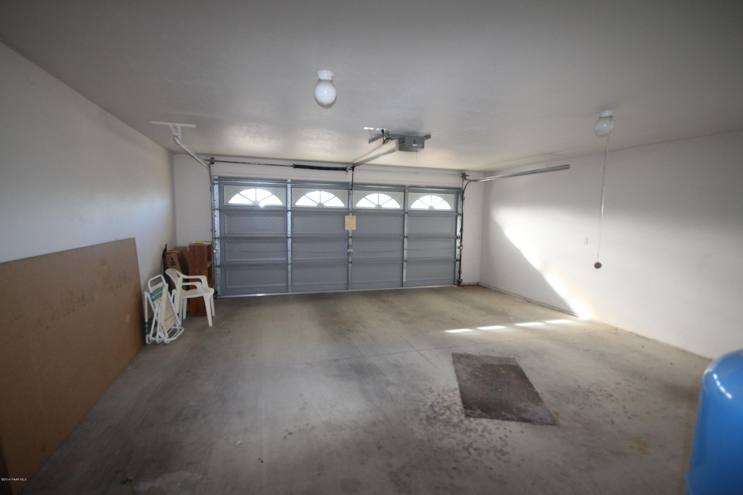 3221 North Reed Road Chino Valley, AZ 86323 - Photo 19 of 24 a view of a garage