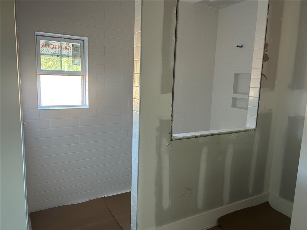 132 Shale Drive Central, SC 29630 - Photo 14 of 23 Deluxe, walk in shower