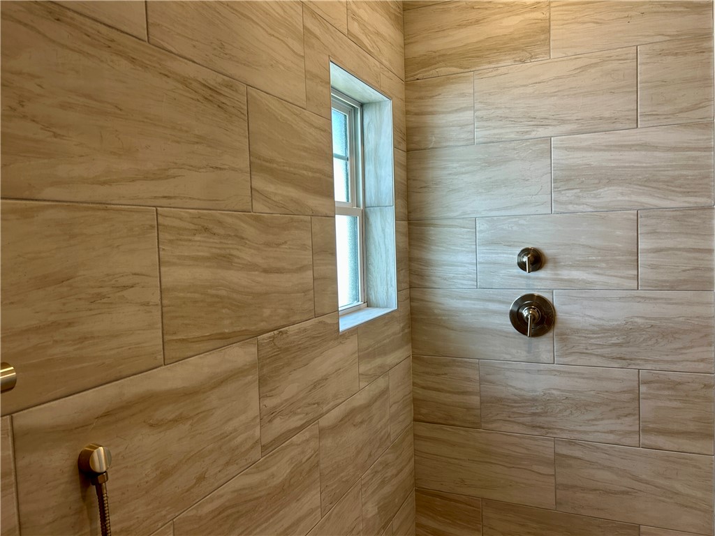 132 Shale Drive Central, SC 29630 - Photo 18 of 23 Deluxe shower