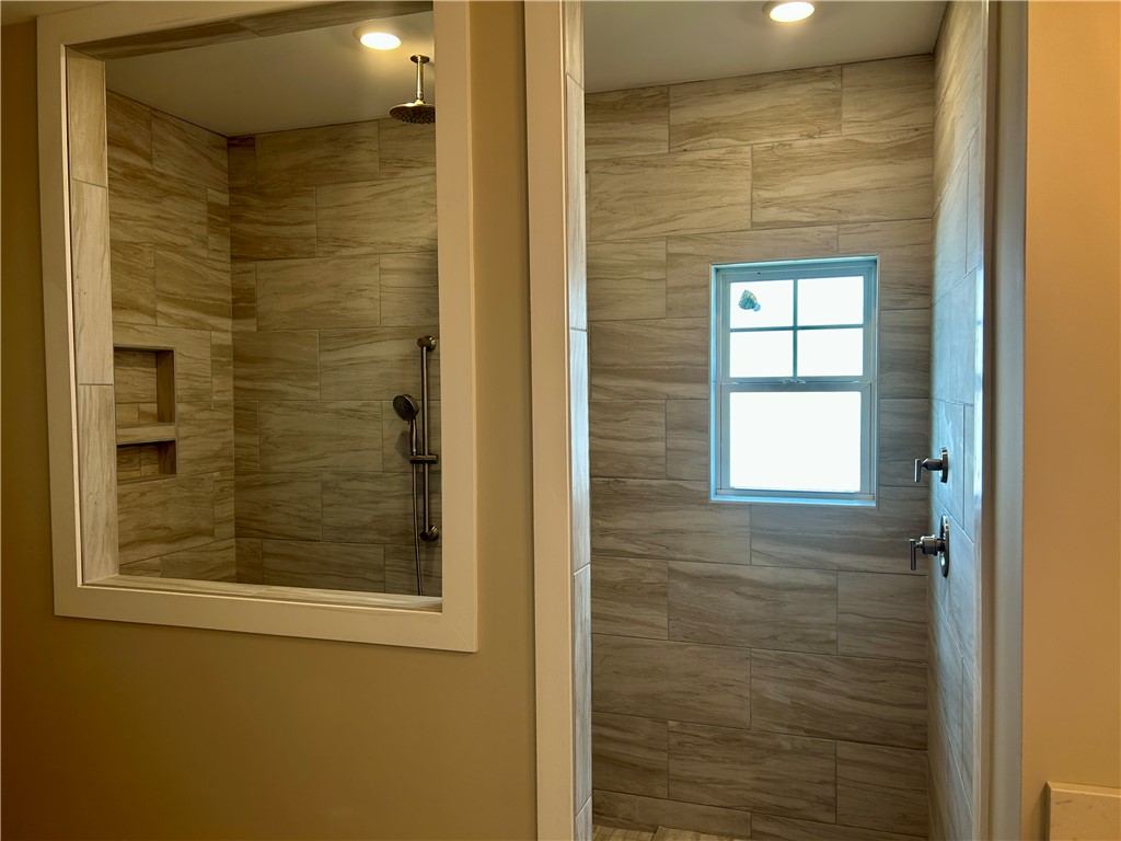 132 Shale Drive Central, SC 29630 - Photo 19 of 23 Deluxe walk in shower