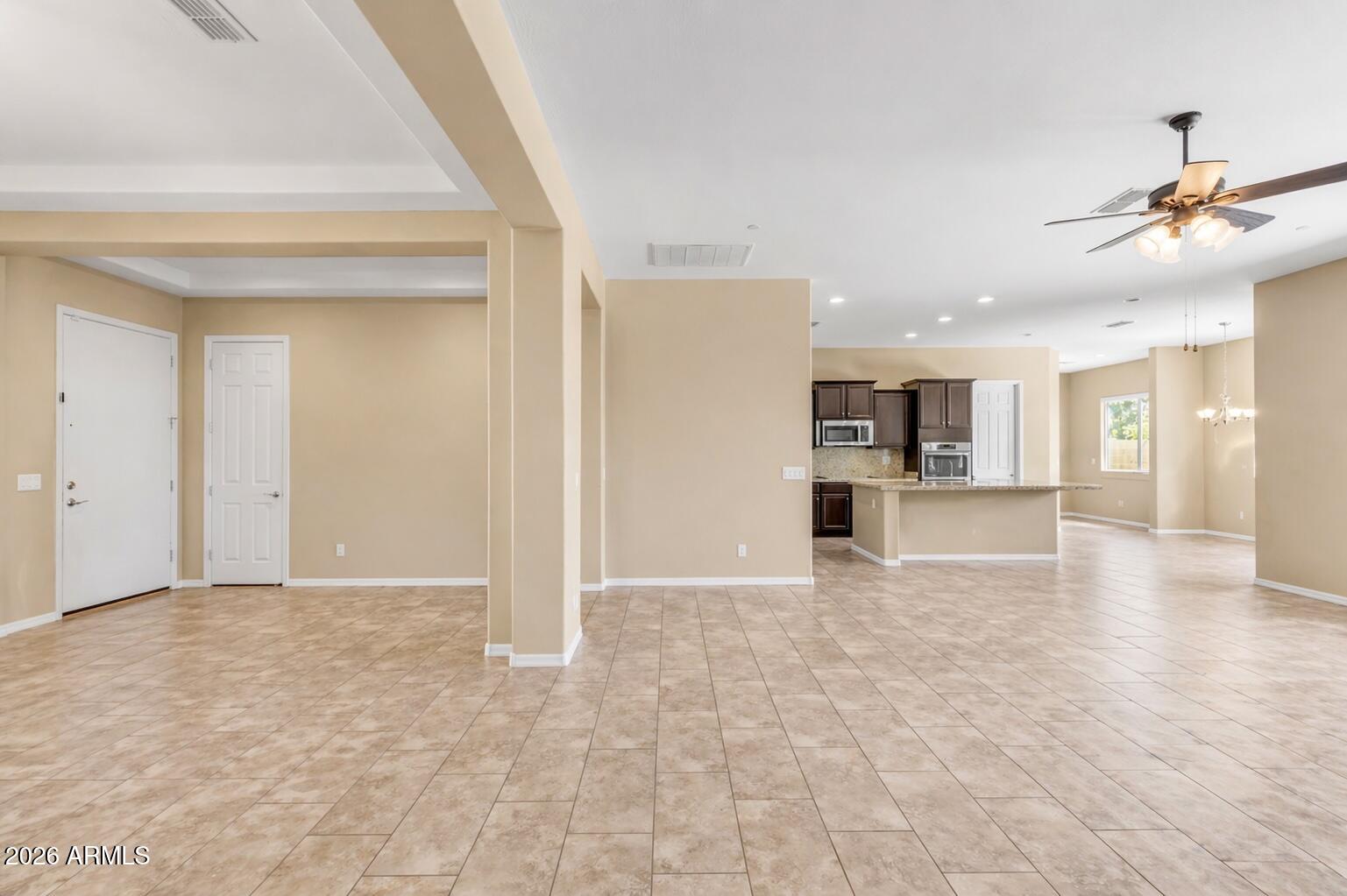 2827 East Muirfield Street Gilbert, AZ 85298 - Photo 20 of 54 Dinning Room :Living room