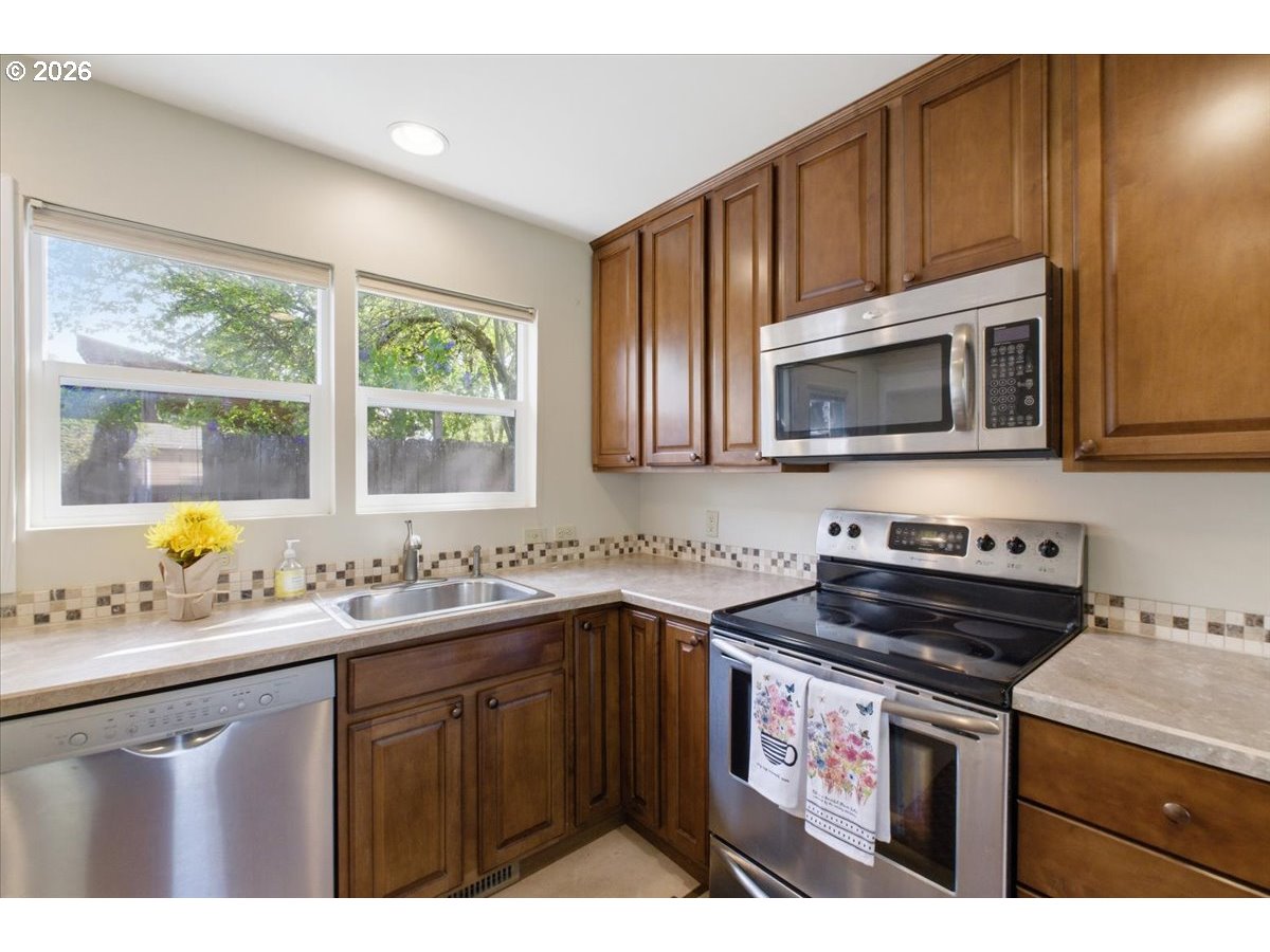 936 Northwest 34th Street Corvallis, OR 97330 - Photo 4 of 33