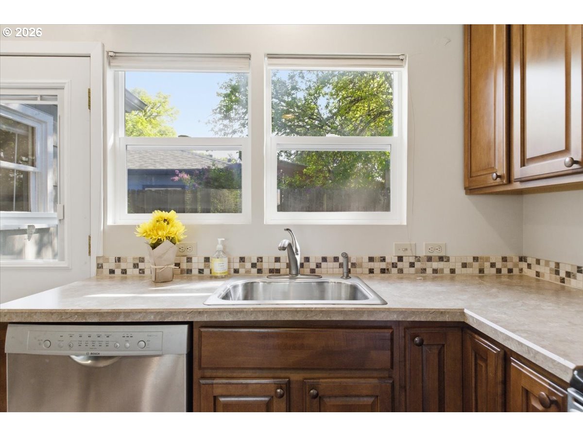 936 Northwest 34th Street Corvallis, OR 97330 - Photo 5 of 33