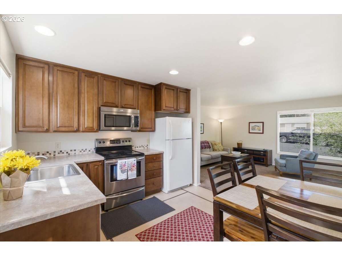 936 Northwest 34th Street Corvallis, OR 97330 - Photo 6 of 33