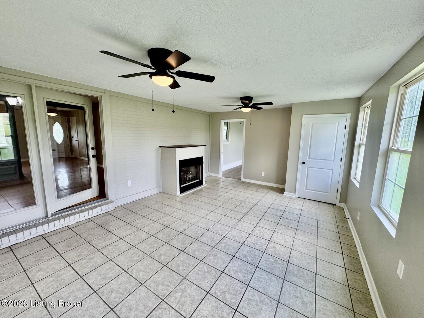 9867 Pottsville Road Springfield, KY 40069 - Photo 22 of 36 022_Sun Room