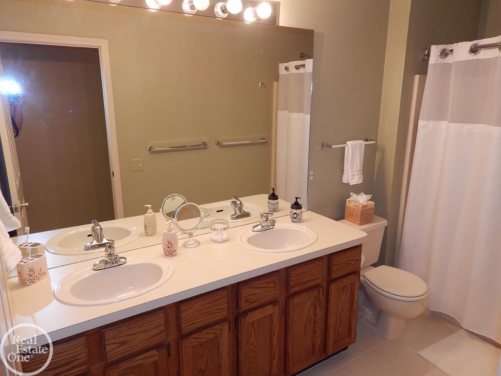 1695 Devonwood Drive Rochester Hills, MI 48306 - Photo 21 of 37