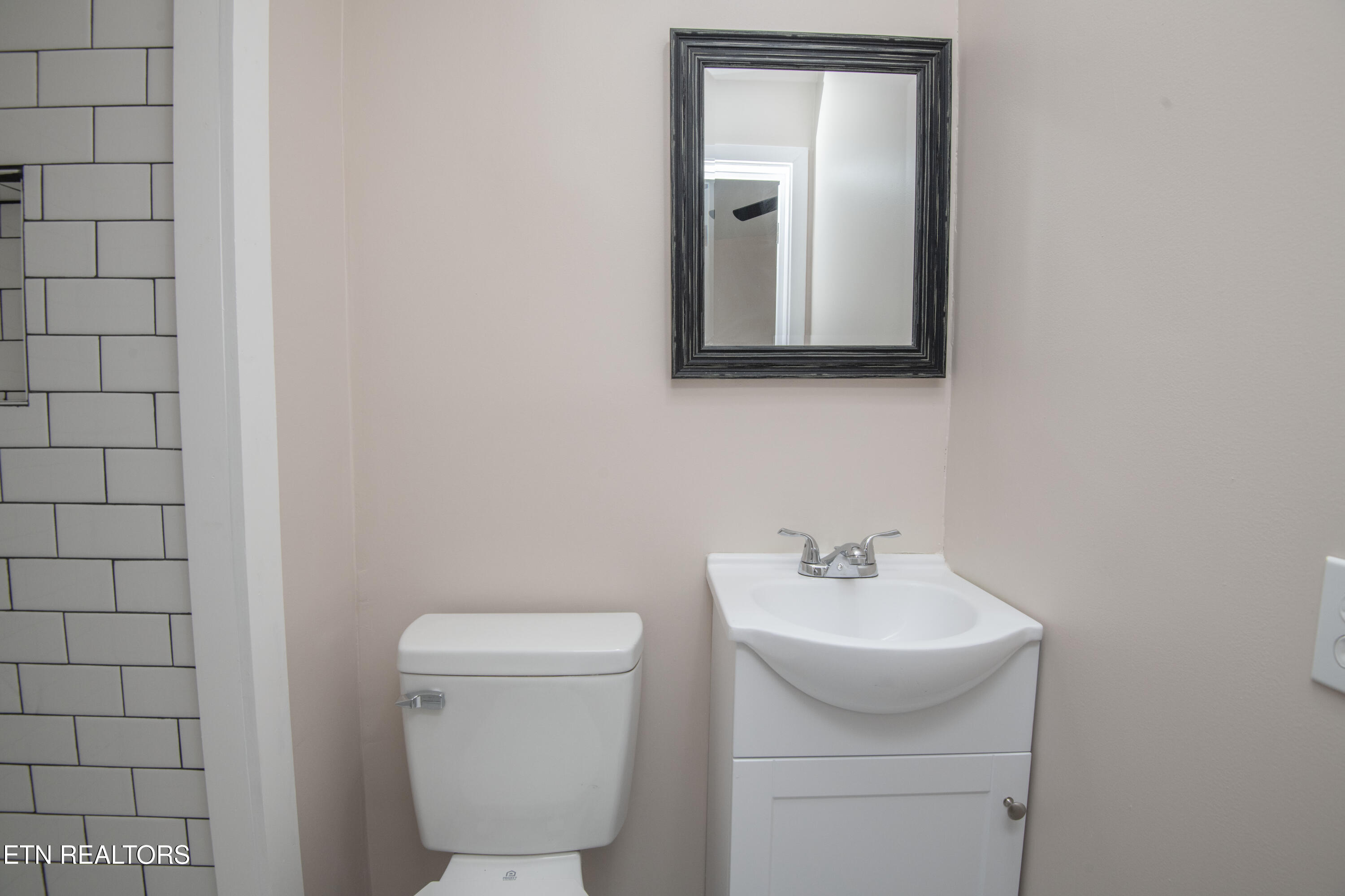 4112 Edington Road Knoxville, TN 37920 - Photo 28 of 36 second bath