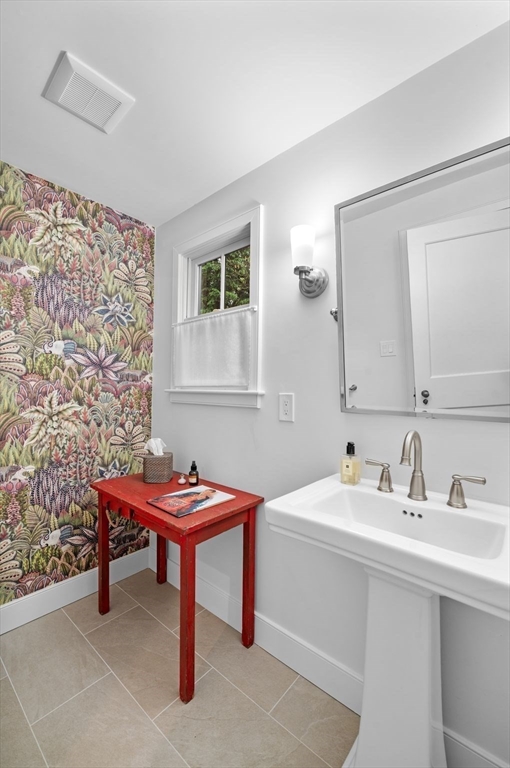 28 Tyler Road Belmont, MA 02478 - Photo 13 of 39 Gallery Image 13
