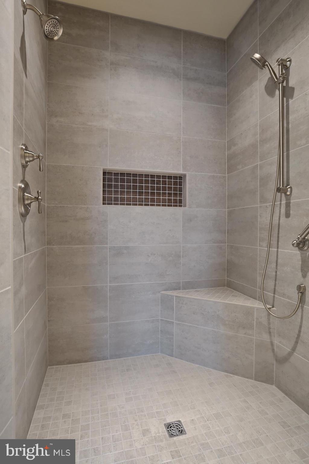 23 Rolling Meadow Road Lebanon, PA 17046 - Photo 33 of 44 a bathroom with a shower