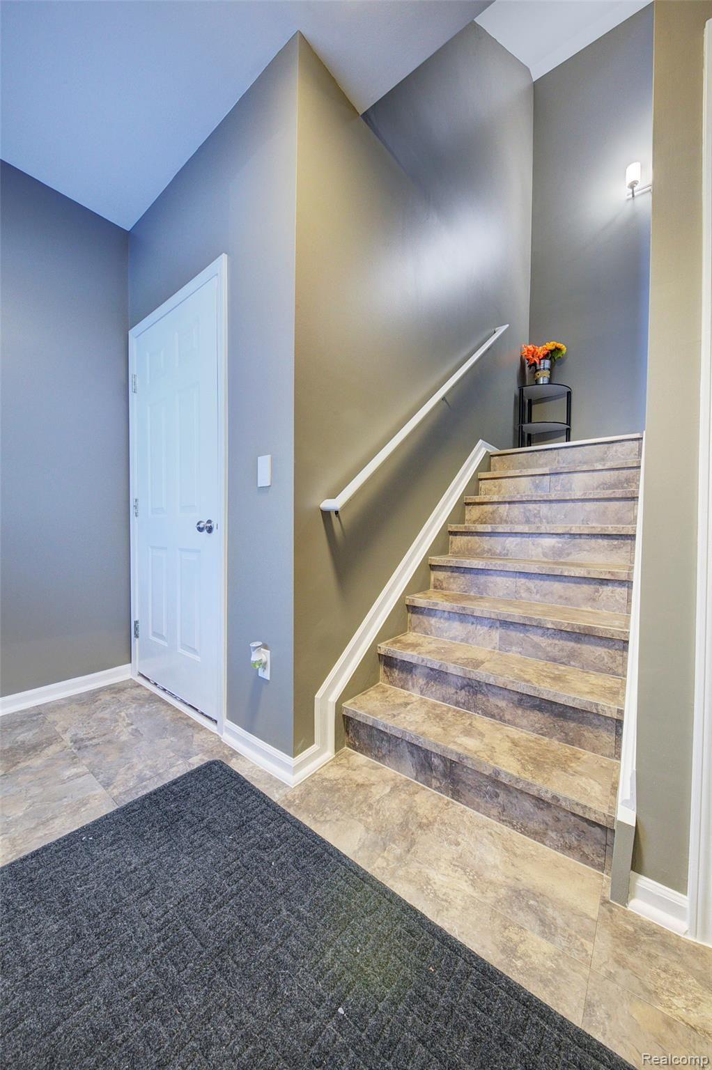 1115 Rial Lake Drive Howell, MI 48843 - Photo 2 of 29 930A0327_8_9.jpg