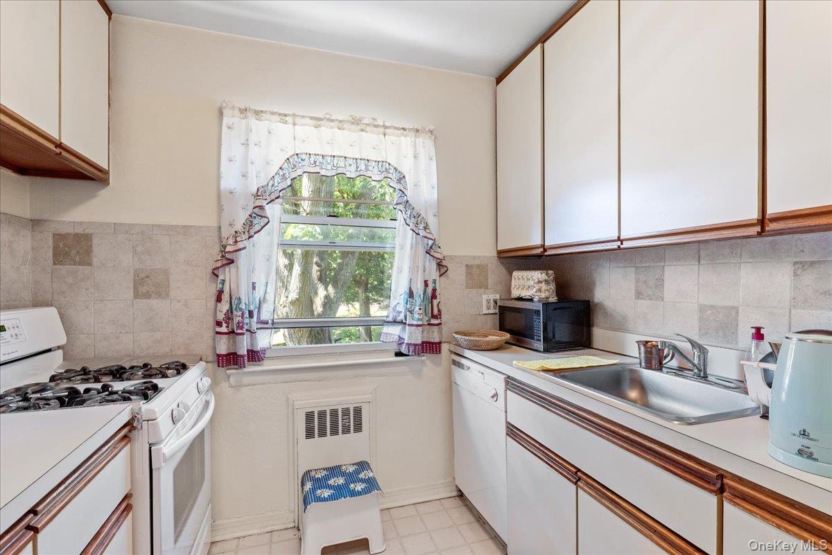 87-44 Marengo Street, Unit 2A Queens, NY 11423 - Photo 9 of 23