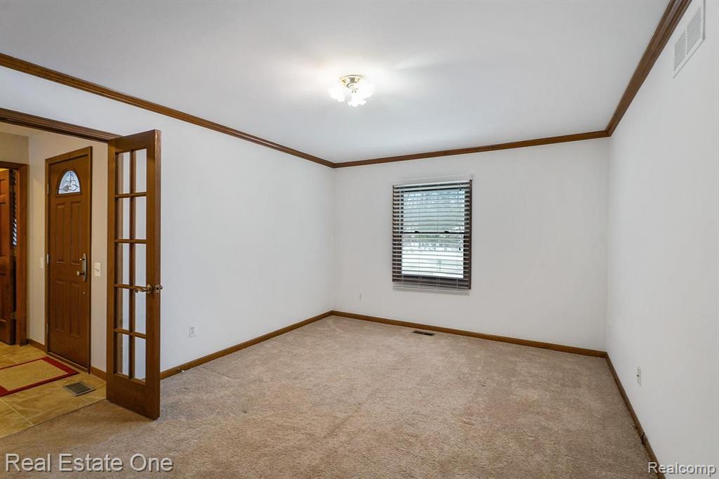 887 Woodridge Court Rochester, MI 48307 - Photo 18 of 39