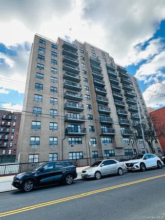 $2,900 | 147-20 35th Avenue, Unit 2F | Murray Hill - Flushing