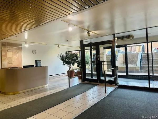 $2,900 | 147-20 35th Avenue, Unit 2F | Murray Hill - Flushing