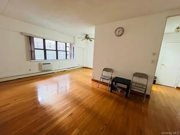 $2,900 | 147-20 35th Avenue, Unit 2F | Murray Hill - Flushing