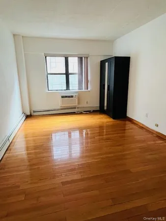 $2,900 | 147-20 35th Avenue, Unit 2F | Murray Hill - Flushing