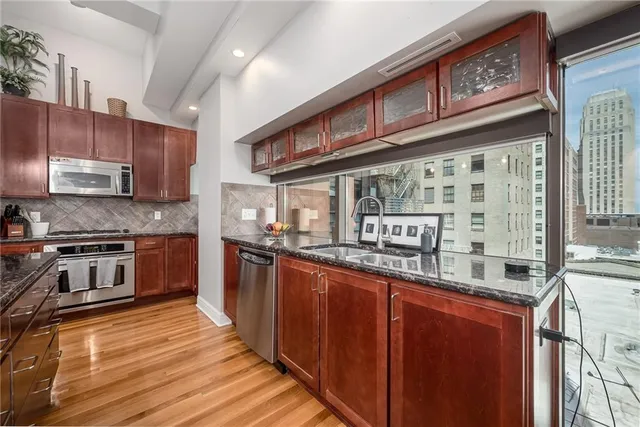 $429,950 | 1101 Walnut Street, Unit 1009, Kansas City, MO 64106
