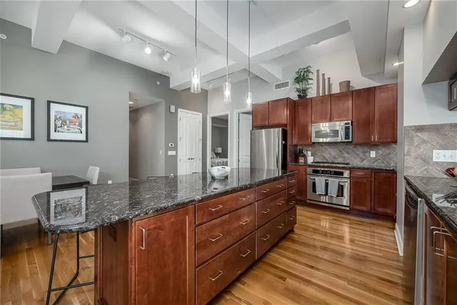 $429,950 | 1101 Walnut Street, Unit 1009, Kansas City, MO 64106