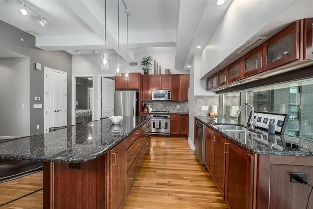 $429,950 | 1101 Walnut Street, Unit 1009, Kansas City, MO 64106