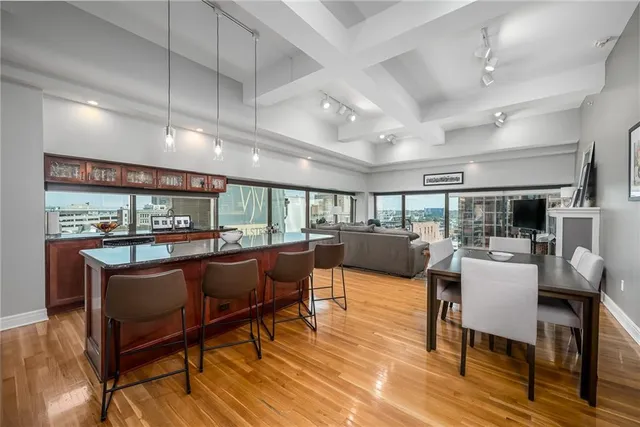 $429,950 | 1101 Walnut Street, Unit 1009, Kansas City, MO 64106