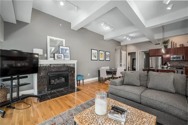 $429,950 | 1101 Walnut Street, Unit 1009, Kansas City, MO 64106