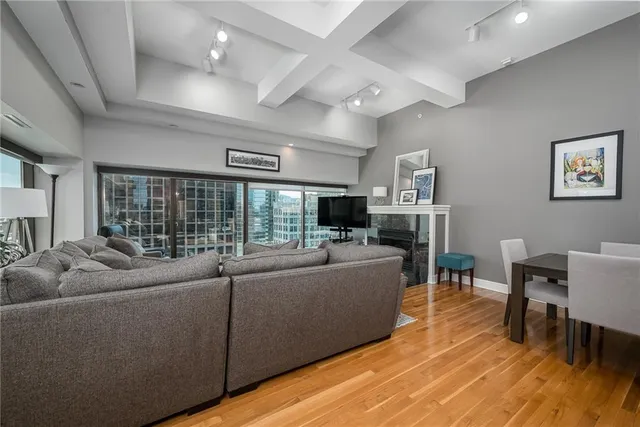 $429,950 | 1101 Walnut Street, Unit 1009, Kansas City, MO 64106