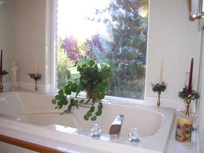 528 South Hennessy Road Yakima, WA 98908 - Photo 21 of 26 a bath tub sitting in a bathroom next to a white sink