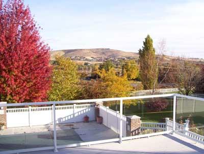 528 South Hennessy Road Yakima, WA 98908 - Photo 23 of 26 a view of city from a balcony