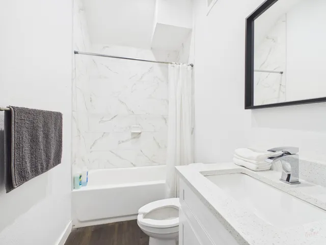 $3,795 | 1010 West 26th Street, Unit 310, Austin, TX 78705