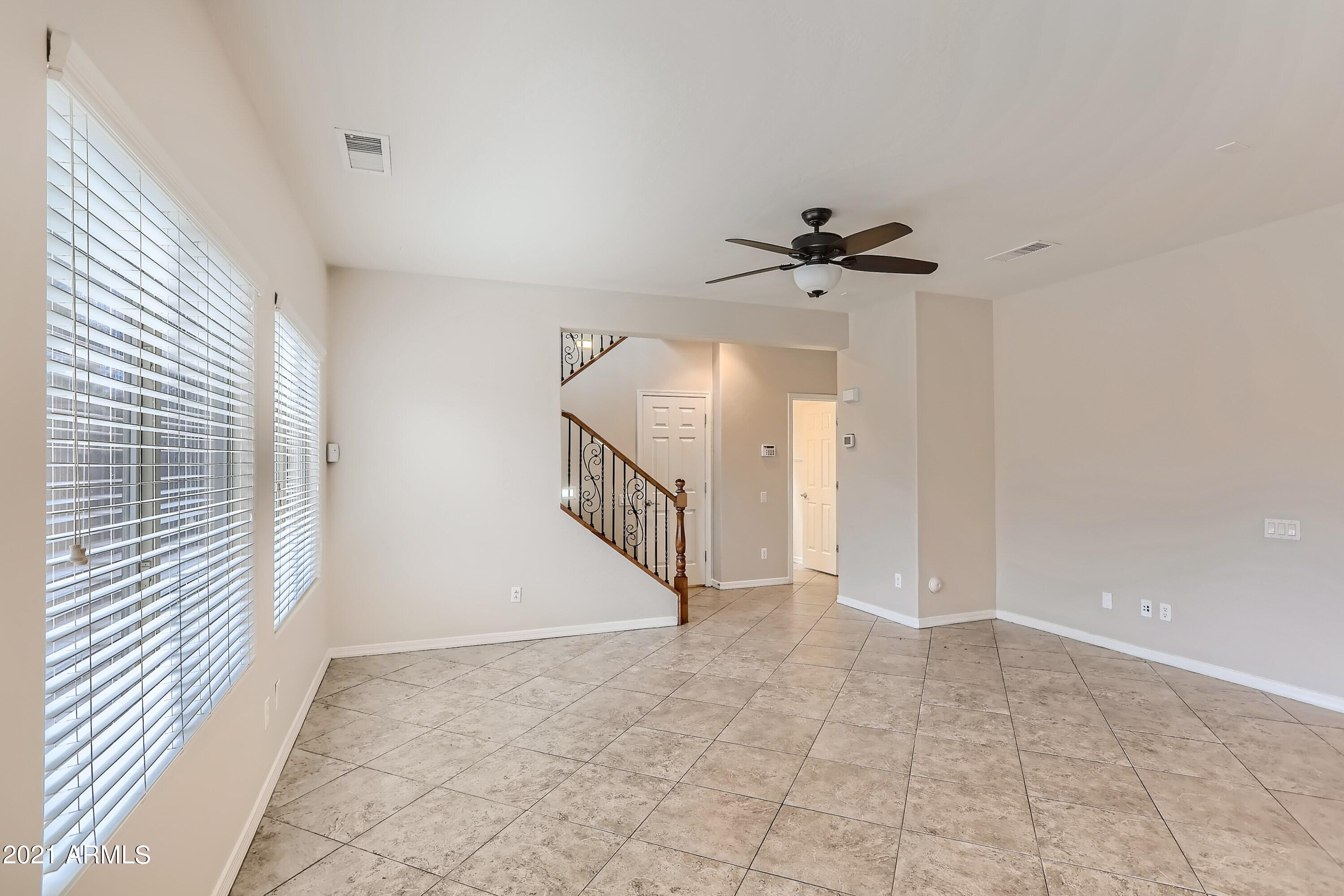 2039 West Kathleen Road Phoenix, AZ 85023 - Photo 11 of 33 Family Room