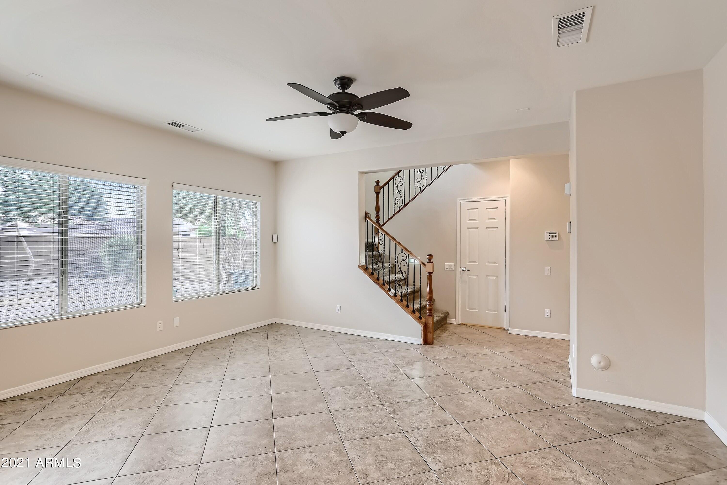 2039 West Kathleen Road Phoenix, AZ 85023 - Photo 12 of 33 Family Room